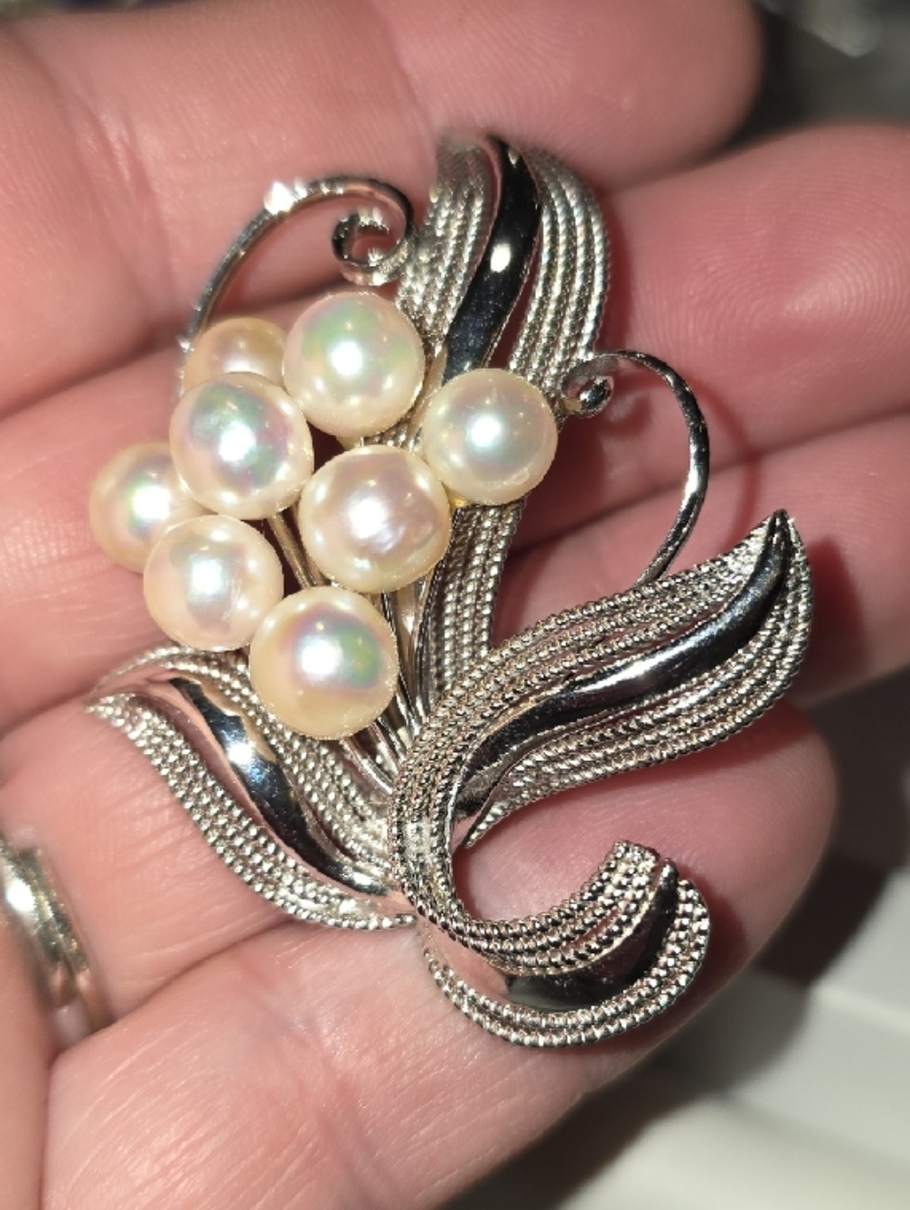 Gorgeous Vintage Sterling Silver Akoya Pearl Cluster Brooch W/ Textured Leaves
